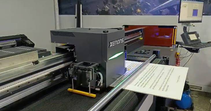 Instalación exitosa de Plotter de impresión híbrido UV XJ2000 en CCPrint